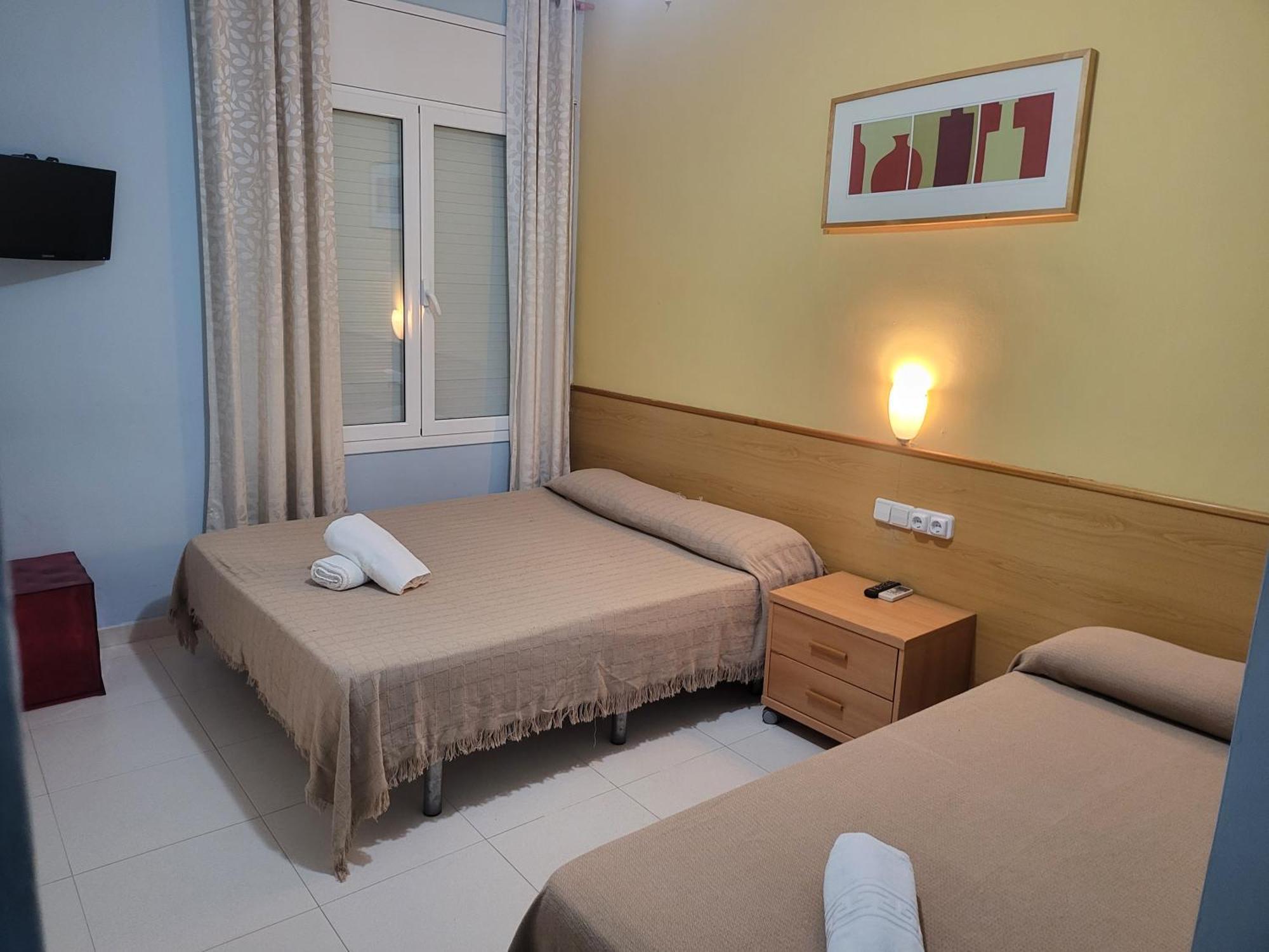 Hotel Sant Jordi セグル・デ・カラフェル エクステリア 写真