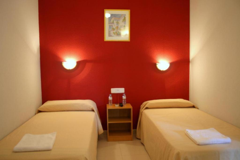 Hotel Sant Jordi セグル・デ・カラフェル エクステリア 写真