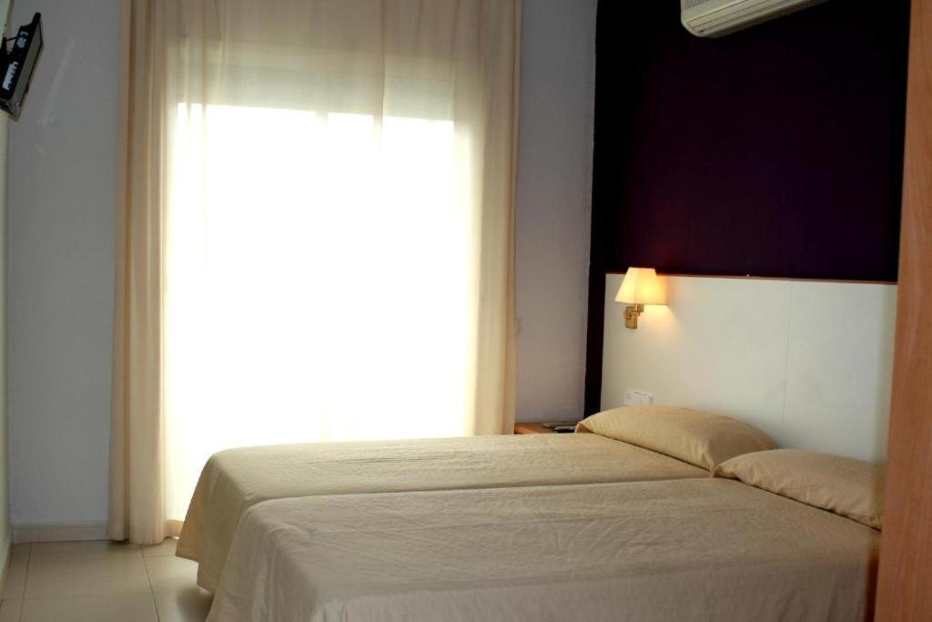 Hotel Sant Jordi セグル・デ・カラフェル エクステリア 写真